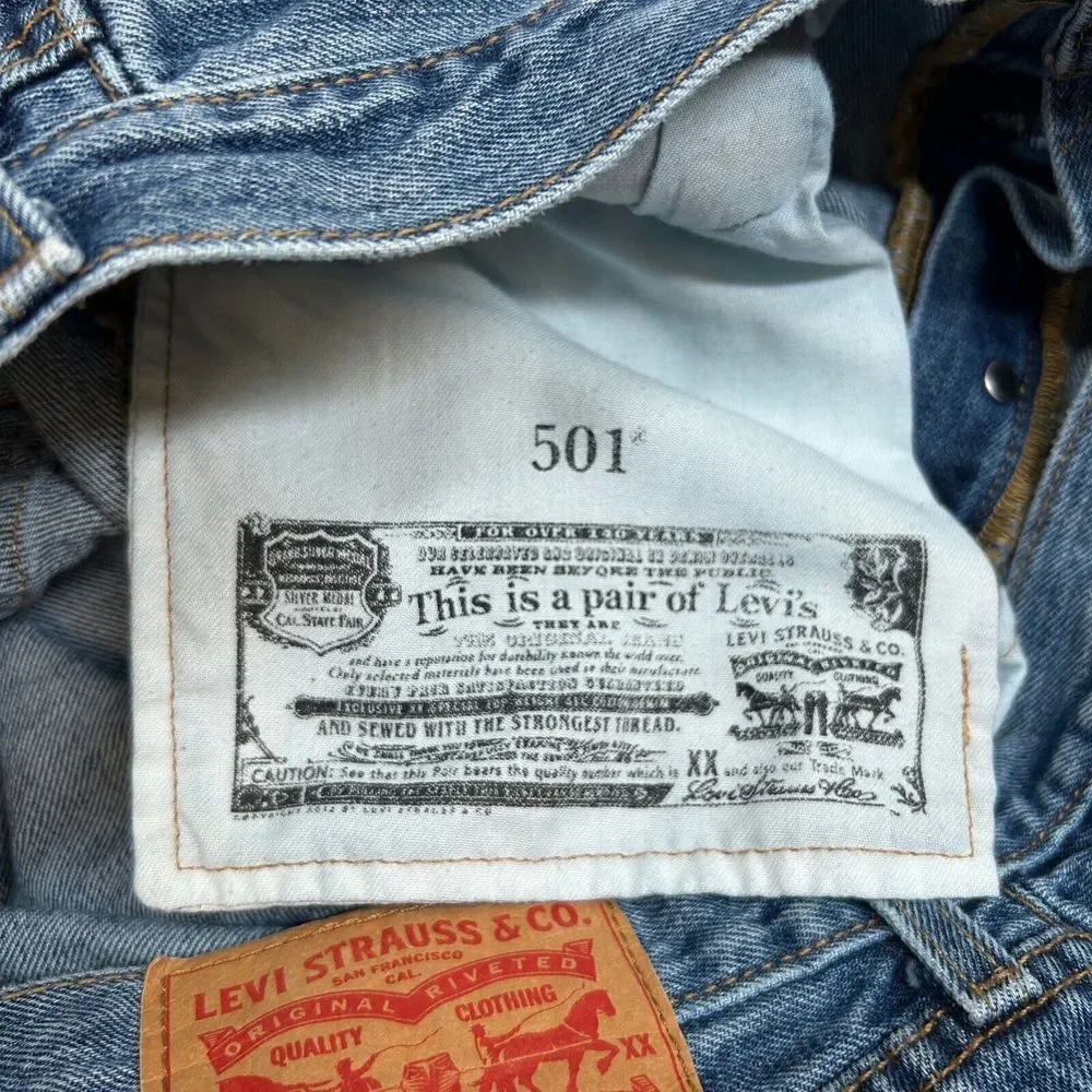 Levis 501‎ Jeans Mens 32x31 (Tag 34x32) Blue Light Wash Button Fly Straight Fit